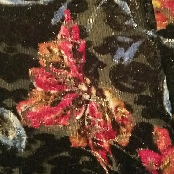 MONTEAU Velvet  Burnout Floral Top NWT - Picture 6 of 8